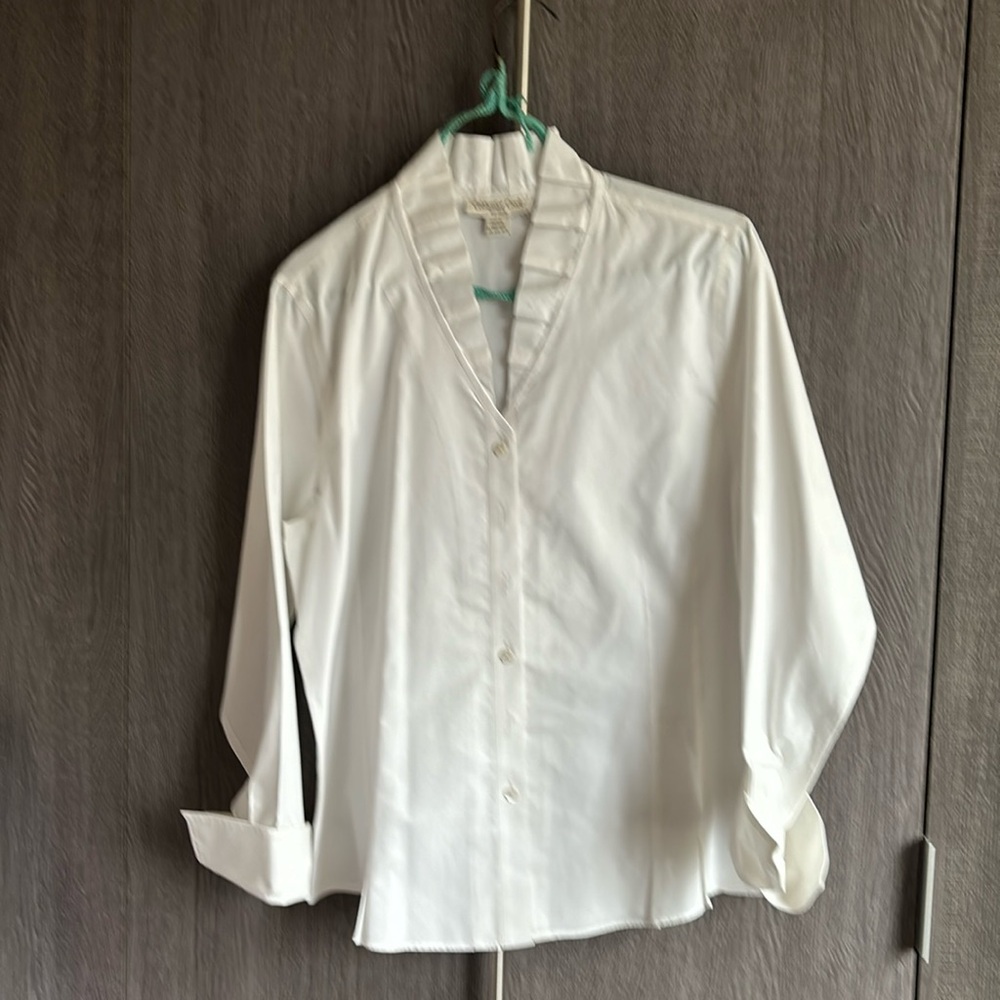 Coldwater Creek Women’s white long sleeved blouse size L